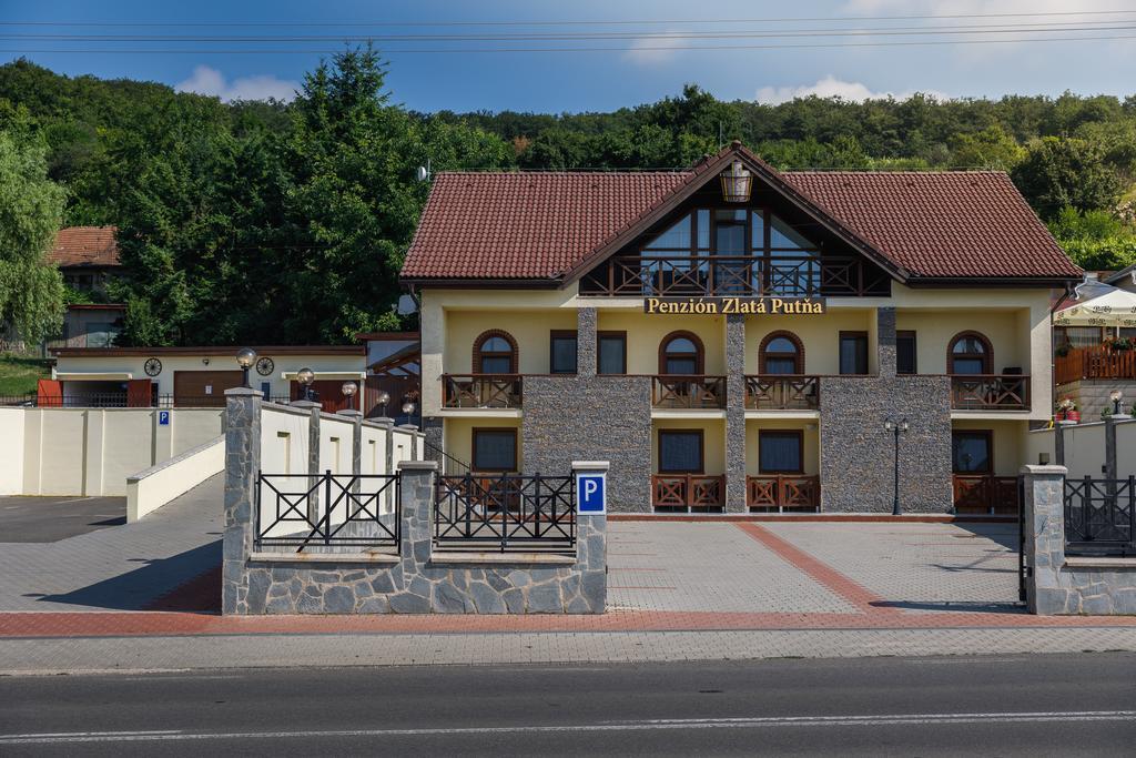Tokaj Zlata Putna - Restaurant & Pension Vinicky Exterior photo